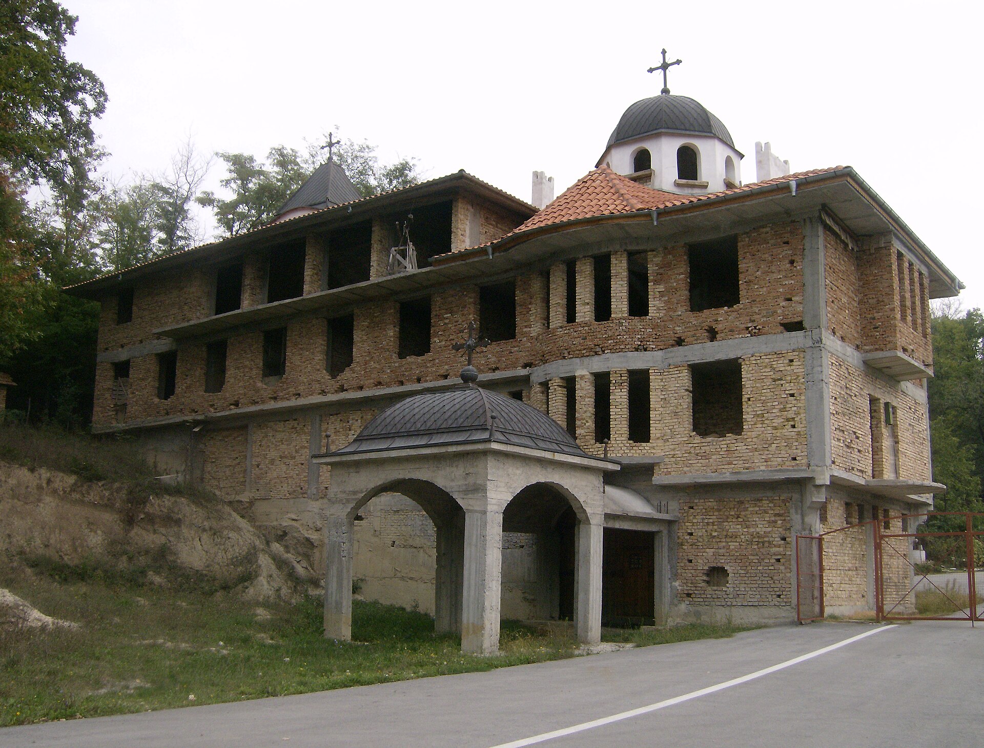 Да помогнем на манастира „Св. Св. Петър и Павел“